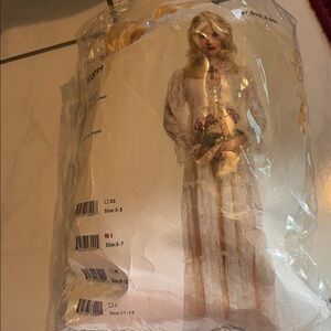 Vintage White Lace bride costume